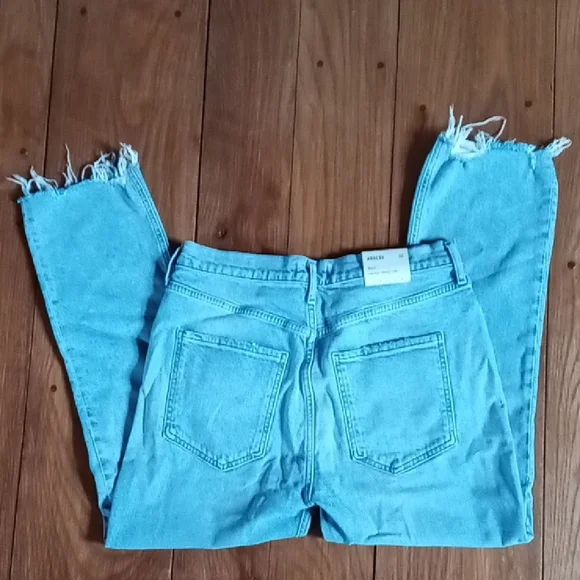 AGOLDE High Rise Riley Straight Crop  in light wash with raw hem - Picture 11 of 15